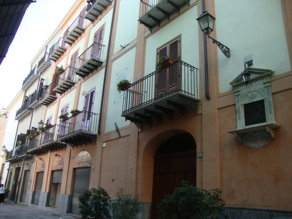 Al Cortile Del Secco Apartment Palermo Ngoại thất bức ảnh